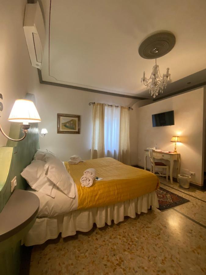 Palazzo Mari Suite & Rooms B&B Montevarchi Exterior photo